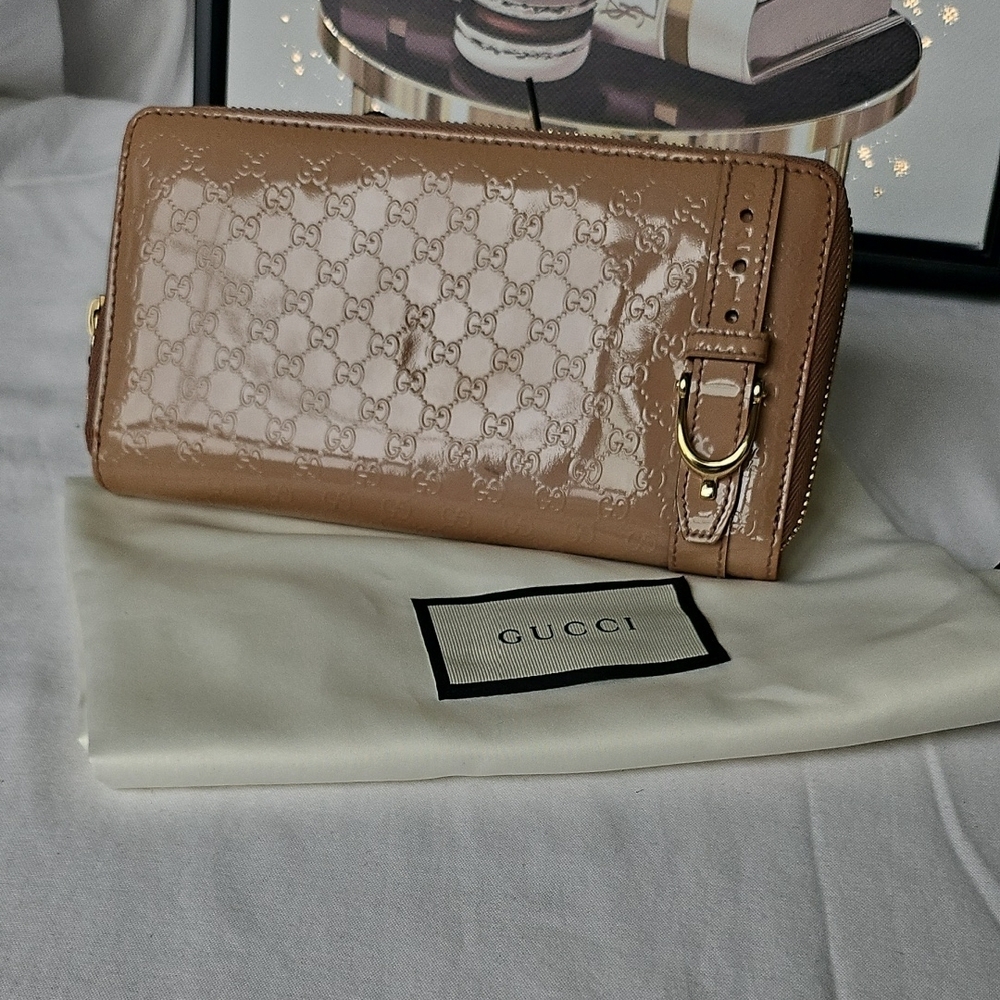 EUC Gucci Tan Wallet with Signature GG Microguccisima Monogram